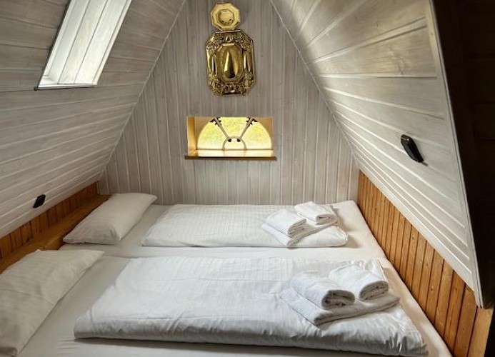 Schlafzimmer 1