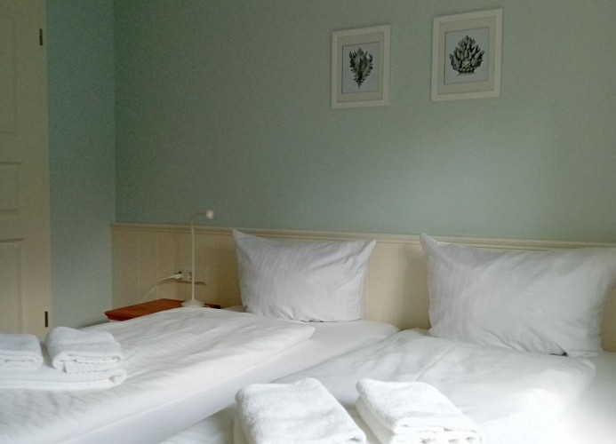 Schlafzimmer 1