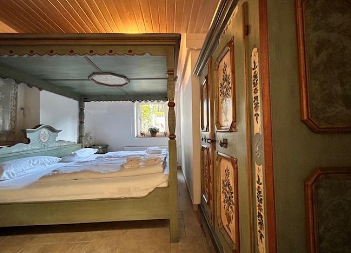 Schlafzimmer 1