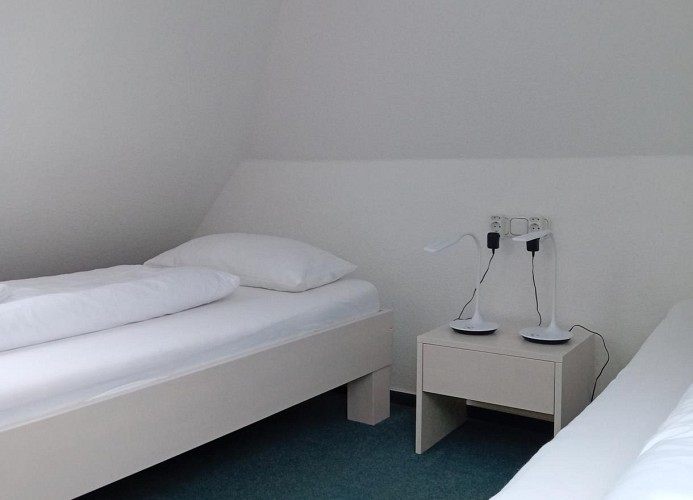 Schlafzimmer 1