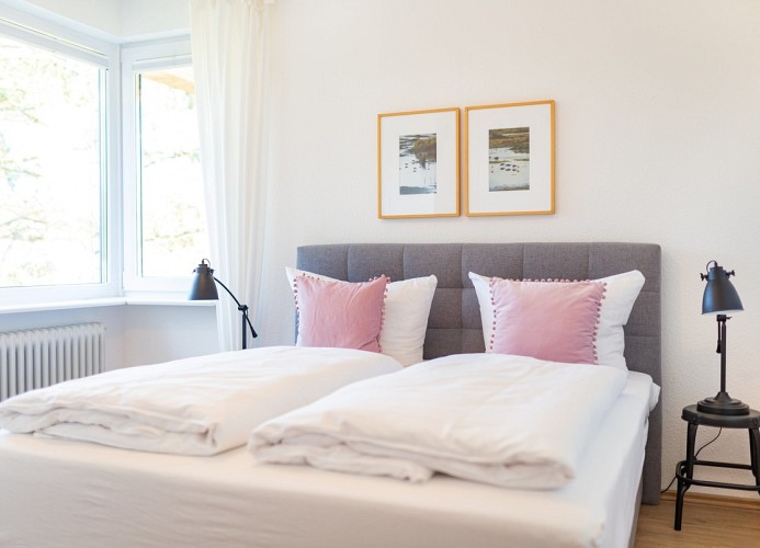 Schlafzimmer 1