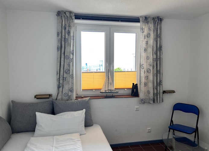 Schlafzimmer 1