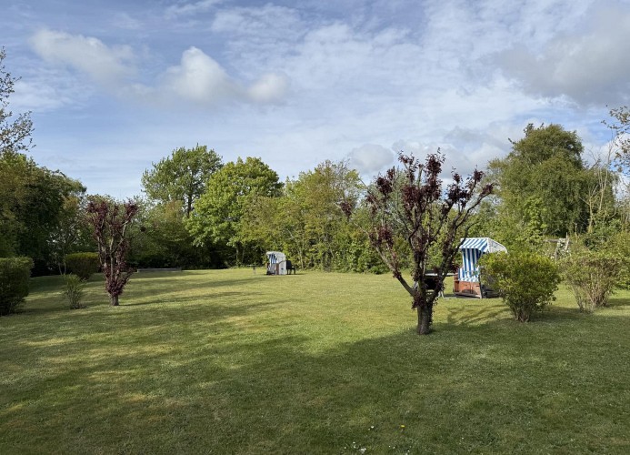 Garten  hinter dem Haus
