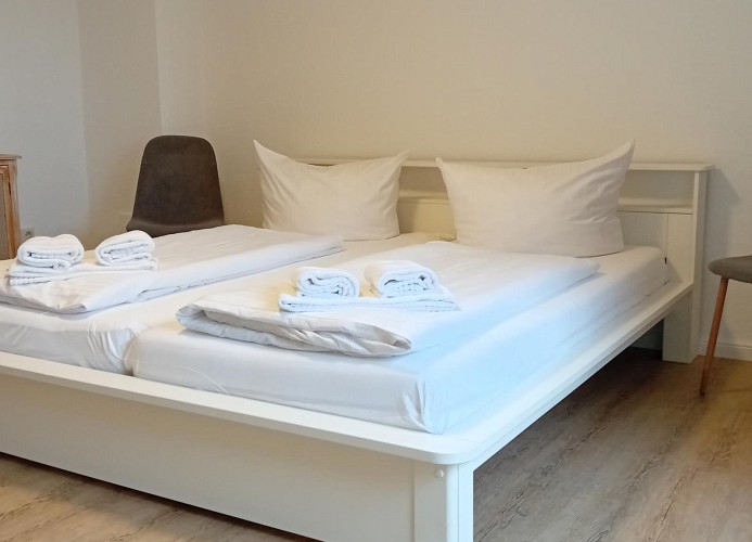 Schlafzimmer 1