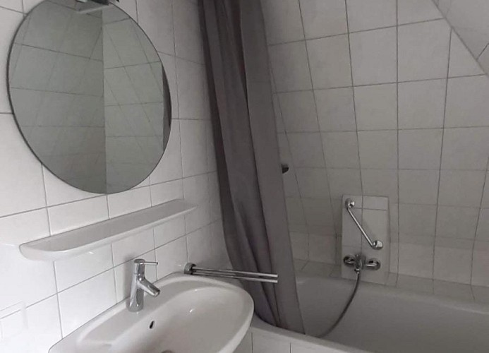 Bad mit Badewanne