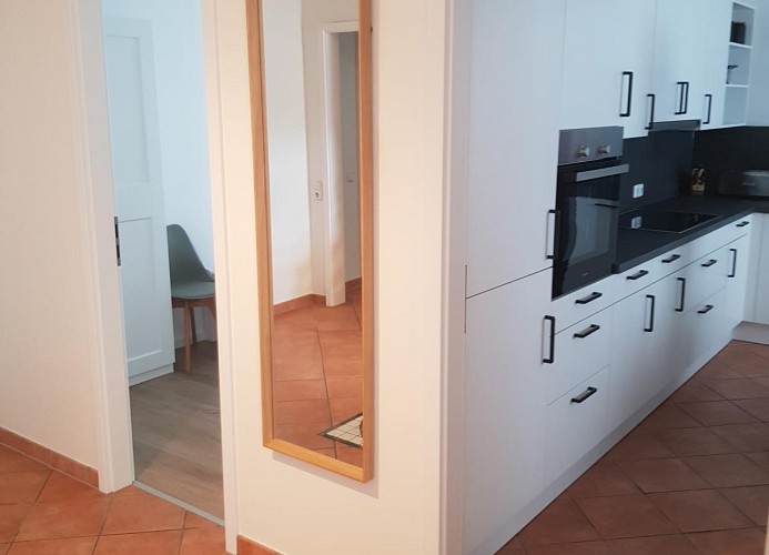 Flur mit Zugang zur Küche